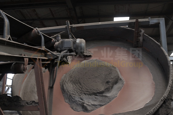 新疆年產(chǎn)十萬(wàn)噸有機(jī)無(wú)機(jī)復(fù)混肥生產(chǎn)線(xiàn)裝車(chē)發(fā)貨