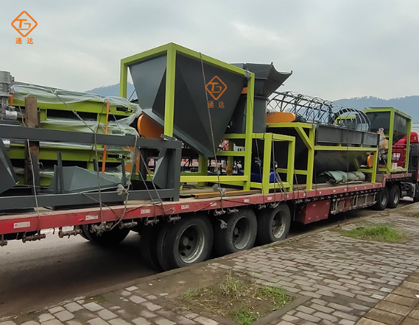 通達(dá)重工小型粉狀有機(jī)肥生產(chǎn)線(xiàn)已發(fā)往重慶萬(wàn)州